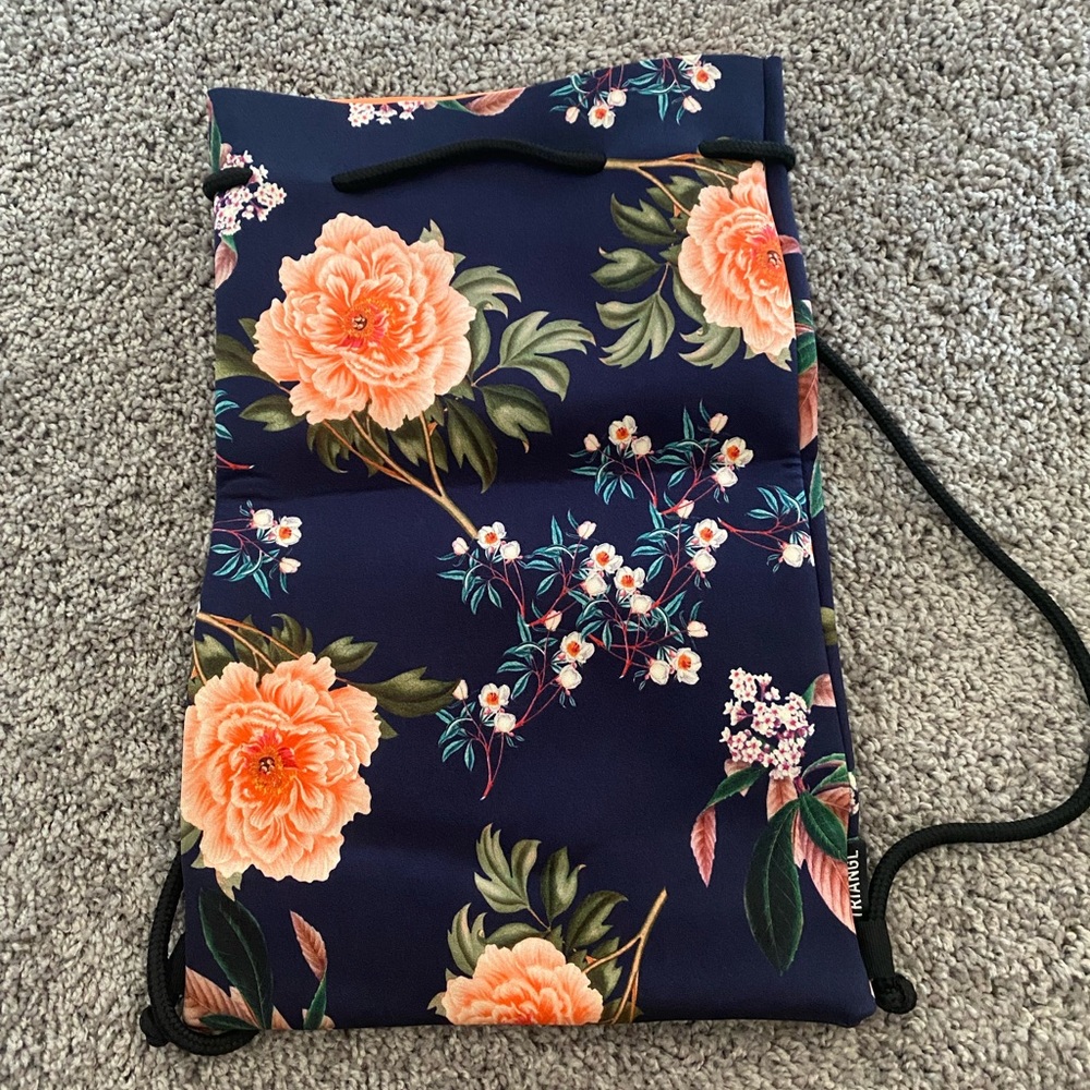 TRIANGL Bag.